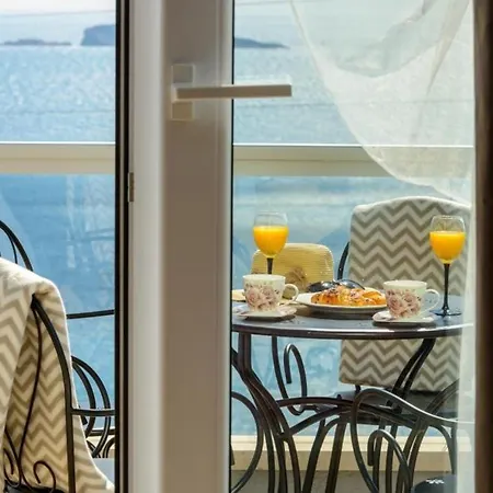 Capitano - Duplex Three Bedroom With Balcony And S... *