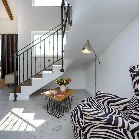 Capitano - Duplex Three Bedroom With Balcony And S... Apartment Mlini