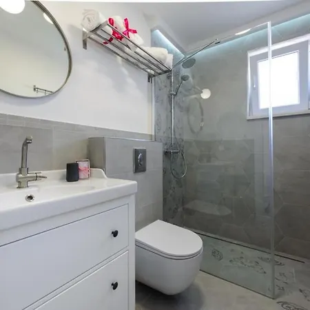 Capitano - Duplex Three Bedroom With Balcony And S... Apartman