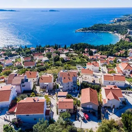 Capitano - Duplex Three Bedroom With Balcony And S...