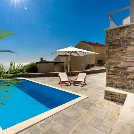 Capitano - Duplex Three Bedroom With Balcony And S... *